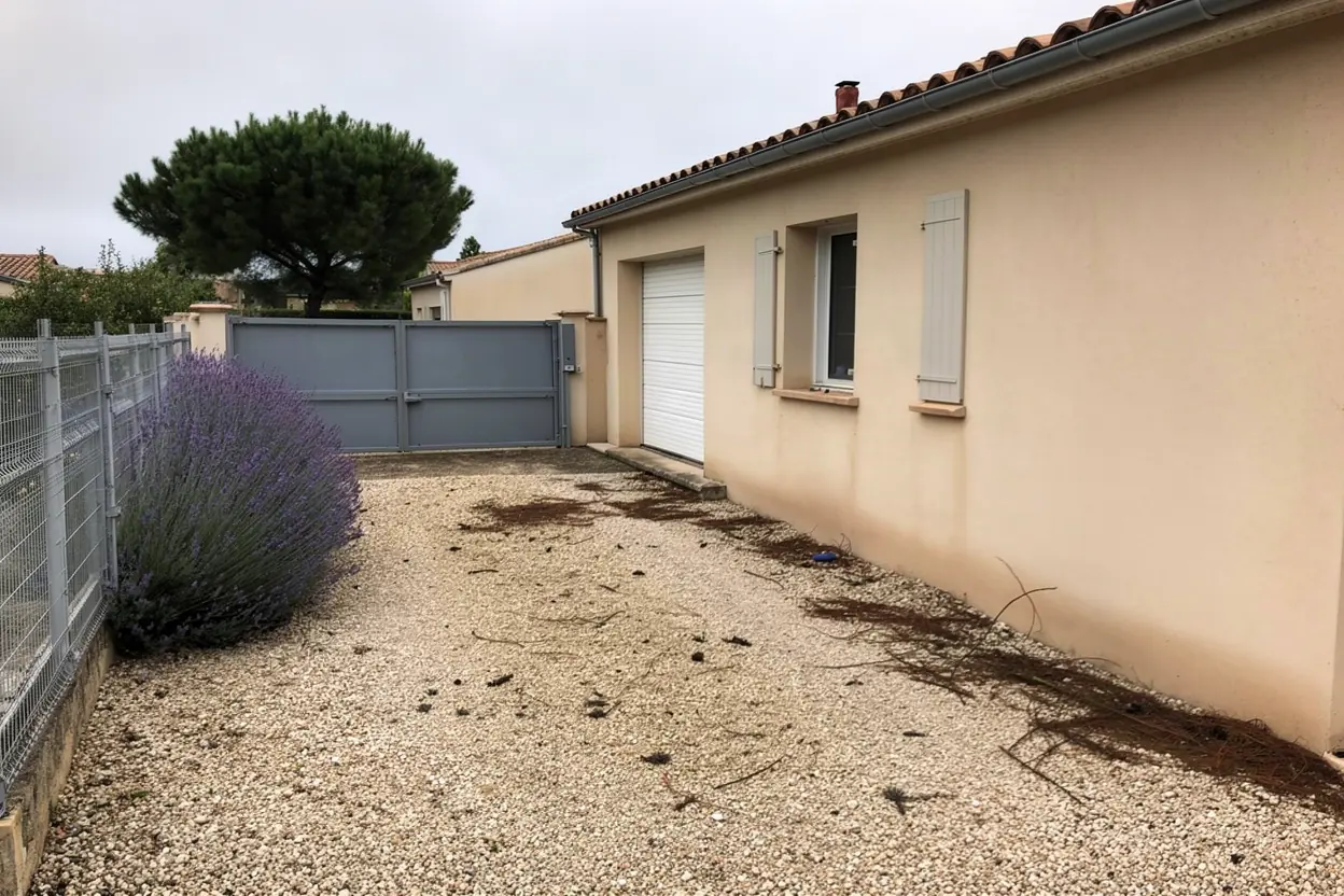Allée dégagée après ramassage des branches à Caveirac
